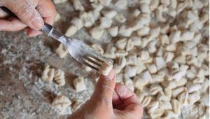 Gnocchi preparati con la forchetta