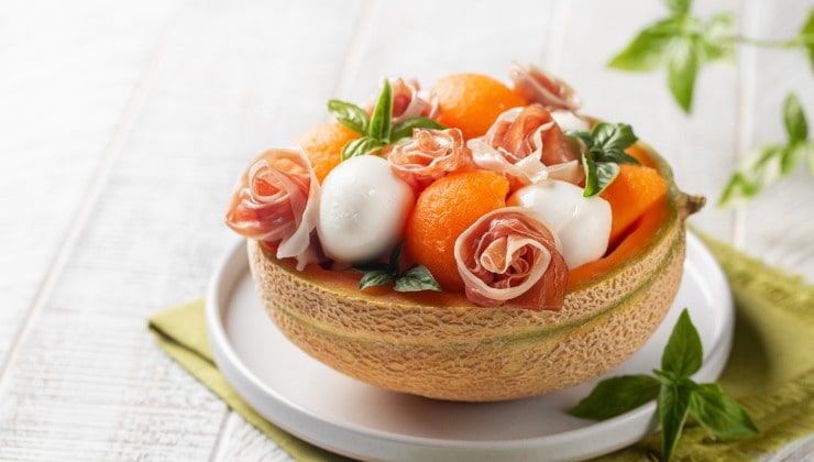 Mozzarelline, prosciutto crudo e melone