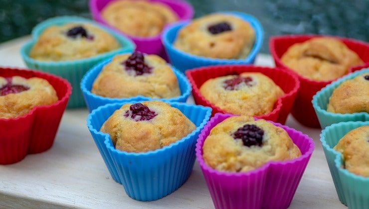 Muffin alla banana in stampi di silicone