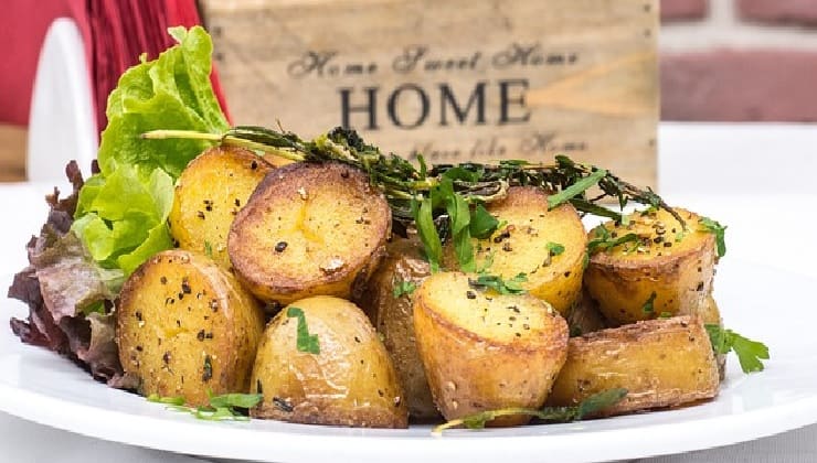 Patate al forno con la buccia