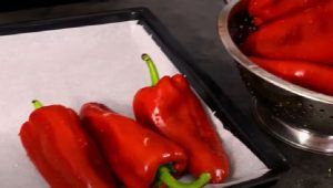 Placca da forno con peperoni rossi