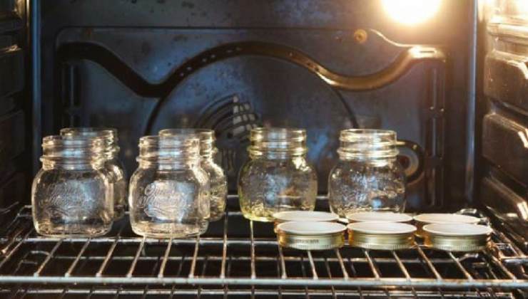 Bicchieri sterilizzati nel forno