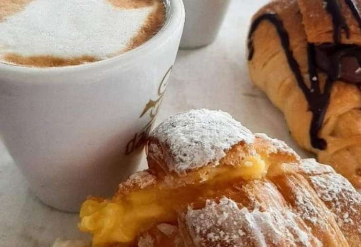 capuchino y brioche