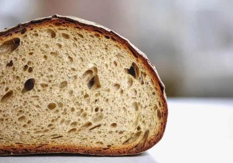 Fetta di pane nel forno