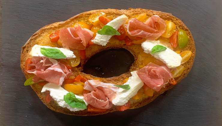 Frisella con prosciutto crudo