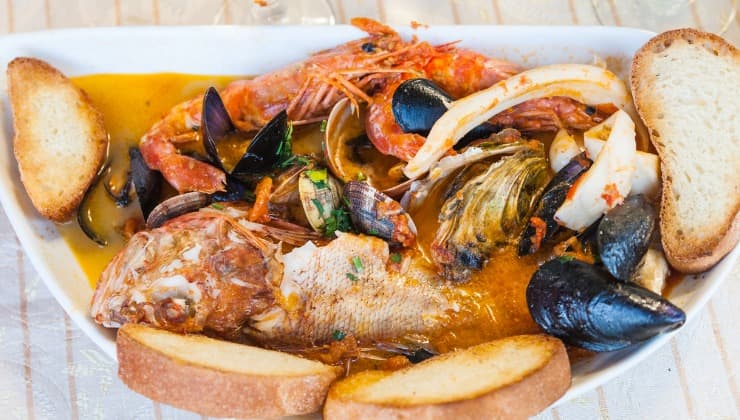 Spaghettini a l'odore de mare, zuppa di pesce