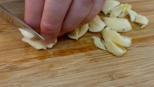Tritare l'aglio