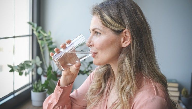 Bere acqua contro il singhiozzo