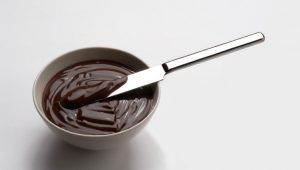 Ciotola di crema al cioccolato fondente