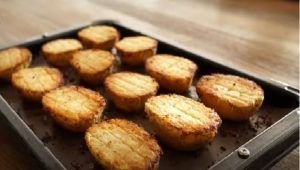 Patate con crema all'aglio al forno