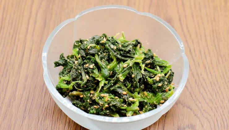 Spinaci e salsa di sesamo