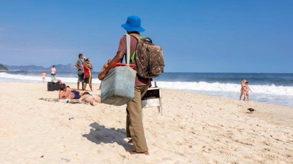 venditore ambulante spiaggia