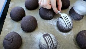 Zucchero a velo su palline di cioccolato