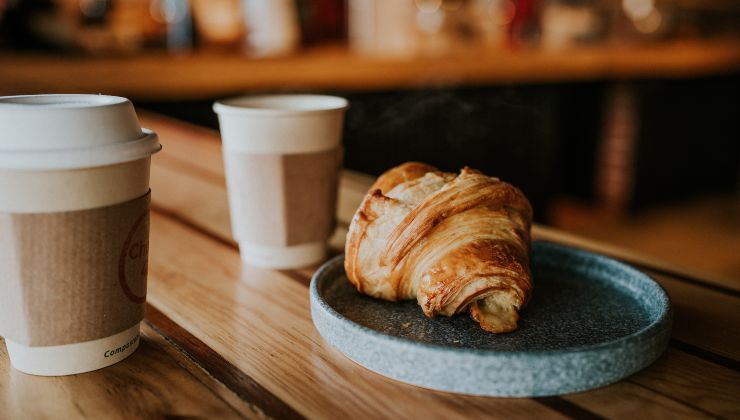 Cappuccino e cornetto