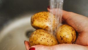 Lavare le patate