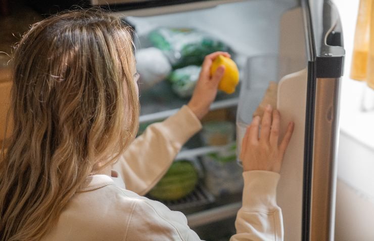Metti il limone nel frigo? Ecco cosa potrebbe succedere dopo pochi giorni