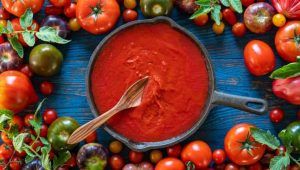 Salsa di pomodoro in padella