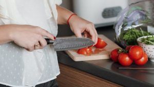 Tagliare il pomodoro