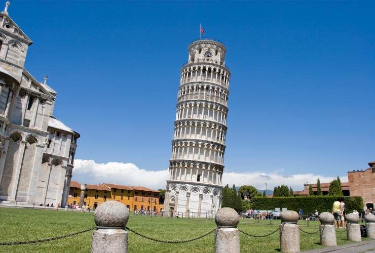 Torre di Pisa pende da un lato