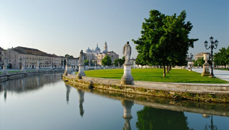 Veduta di piazza Prato della Valle a Padova