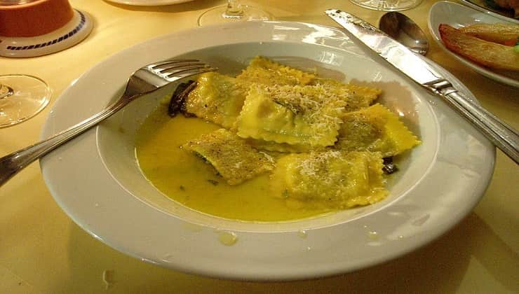 Ravioli burro e salvia