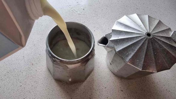 Latte nella moka