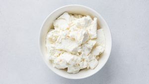 Ciotola di ricotta fresca