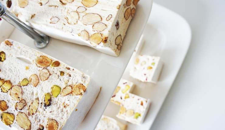 Torrone bianco con mandorle