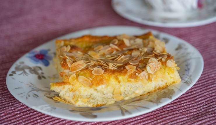 torta-lievitata-alle-mandorle