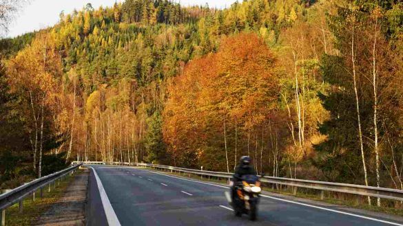 Ammirare il foliage in moto