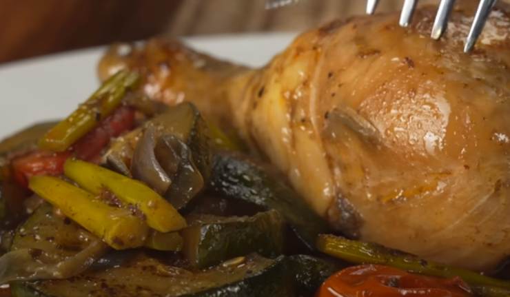 Cosce di pollo con verdure
