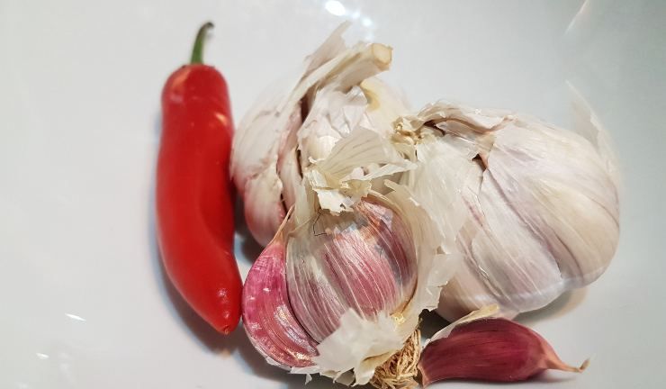 Peperoncino e aglio