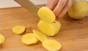 Tagliare le patate