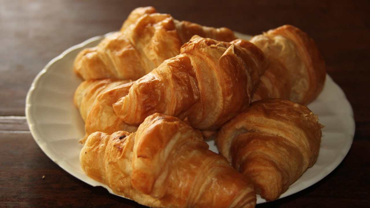 The correct way to cook frozen croissants in an air fryer