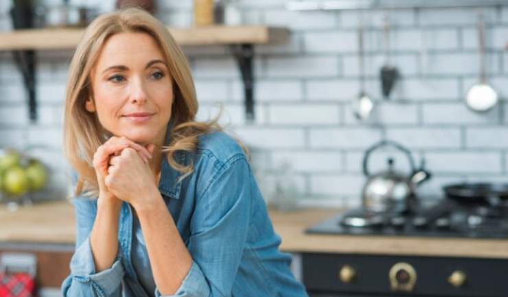 Una donna in cucina