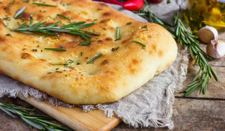 Focaccia all'aglio ricetta senza lievito