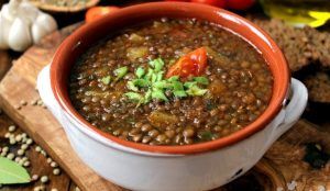 Zuppa di lenticchie e crostini