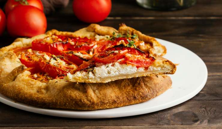Focaccia al pomodoro e formaggio