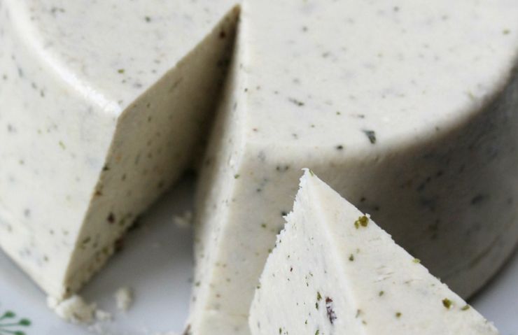 Formaggio vegano aromatizzato