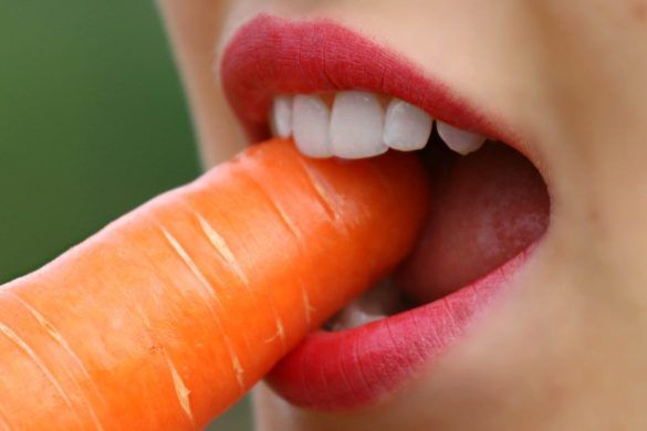 Mangiare le carote con o senza buccia?