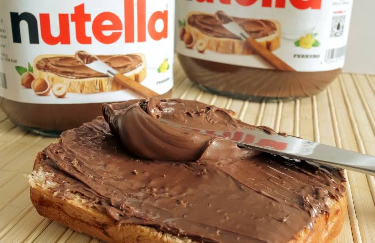 Nutella spalmata sul pane