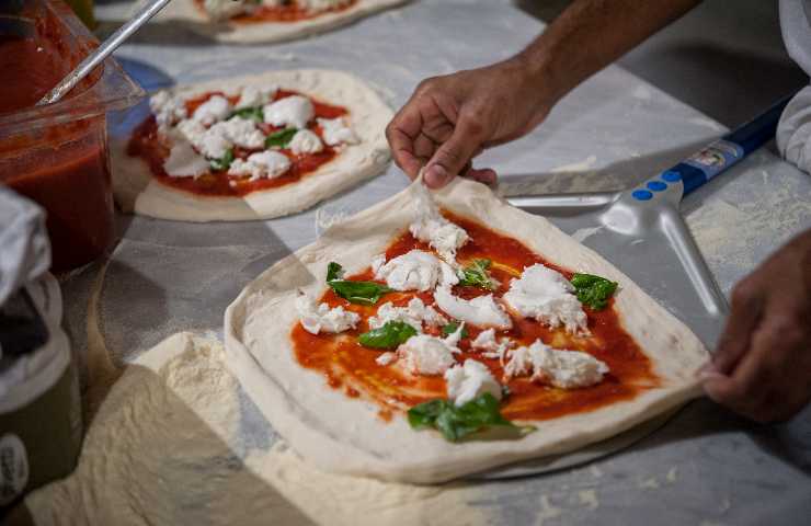 Preparazione della pizza
