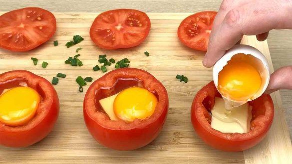 Ricetta della colazione uovo nel pomodoro