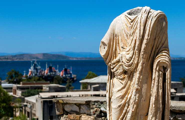 Statua romana ad Eleusi