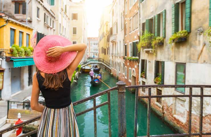 Turista in vacanza a Venezia