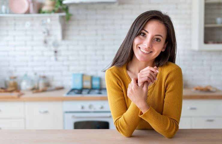 Una donna in cucina