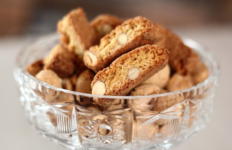 Amaretti con mandorle