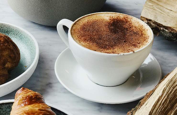 Cappuccino con spolverata di cacao