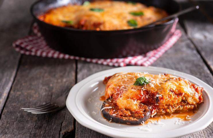 Come si fa la parmigiana di melanzane