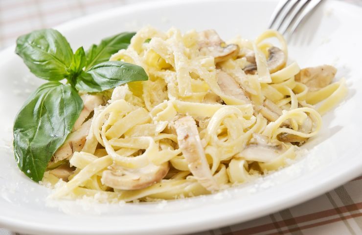 Fettuccine Alfredo ricetta